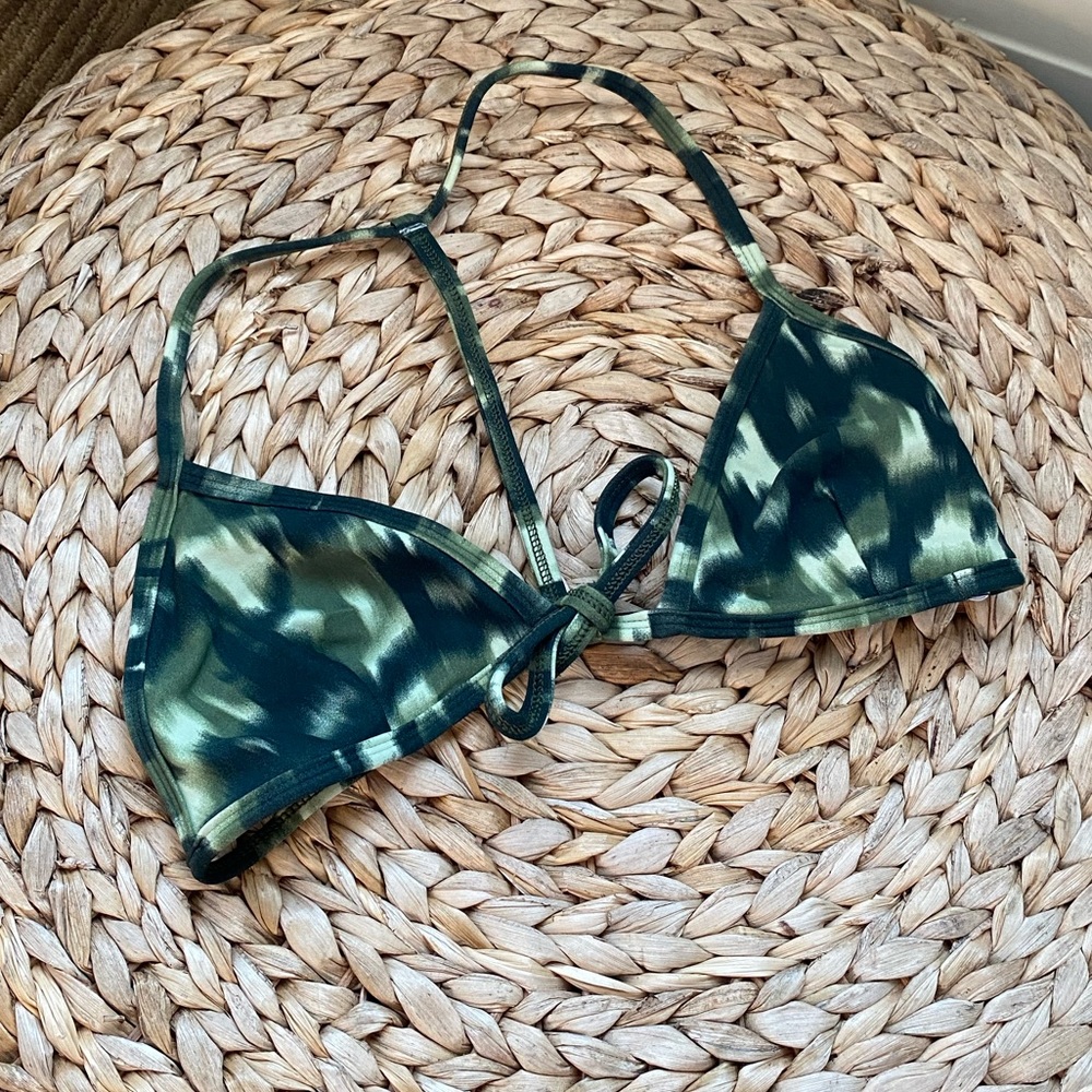 FREE WITH PURCHASE Front tie bikini top 💚